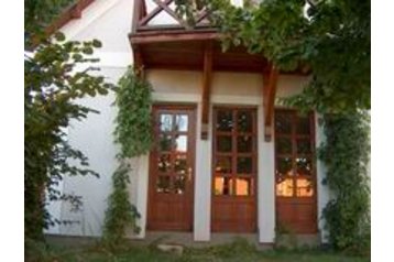 Ungaria Chata Csopak, Exteriorul