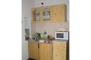 Węgry Chata Sárazsadány, Zewnątrz