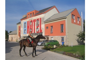 Slovacia Hotel Zavar, Exteriorul