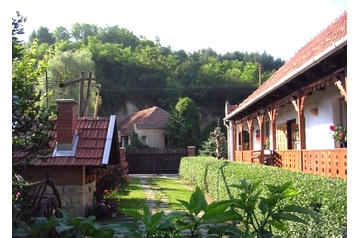 Węgry Chata Sirok, Zewnątrz