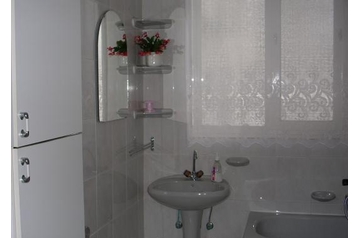 Węgry Chata Sirok, Zewnątrz