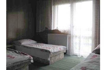 Slovacia Chata Králiky, Exteriorul