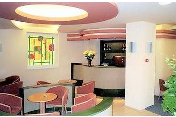 Угорщина Hotel Мiшкольц / Miskolc, Екстер'єр