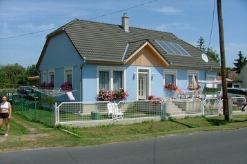 Madjarska Chata Balatonmáriafürdő, Eksterijer