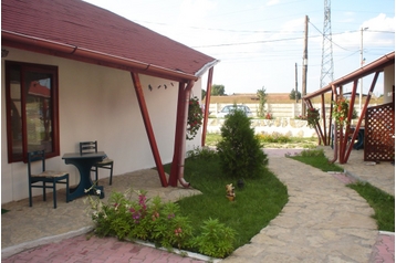 România Bungalov Costineşti, Exteriorul