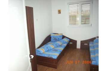 Rumeenia Privát Caraorman, Eksterjöör