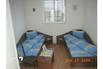 Rumeenia Privát Caraorman, Eksterjöör