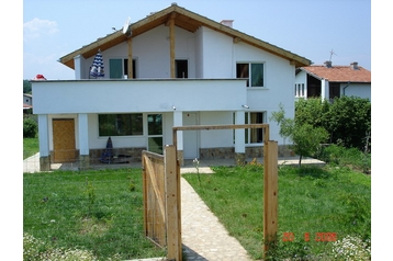 Bulgaria Chata Velika, Exterior