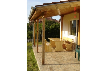 Bułgaria Chata Velika, Zewnątrz