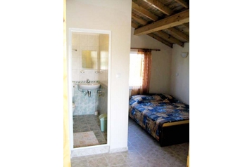 Bułgaria Chata Velika, Zewnątrz