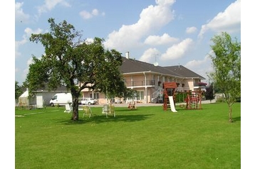 Hungrie Hotel Kisbér, Extérieur