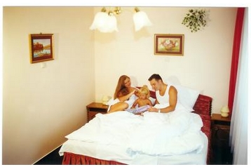 Hungrie Hotel Kisbér, Extérieur