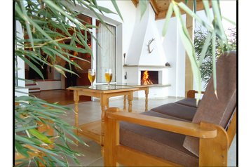 Bulgária Chata Velika, Exteriőr