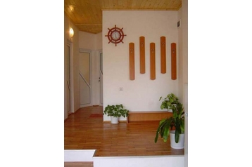 Bulgária Chata Velika, Exteriőr