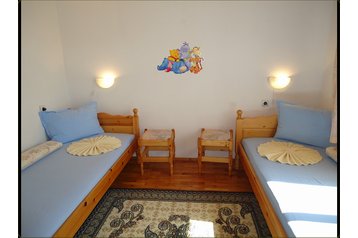 Bulgária Chata Velika, Exteriőr