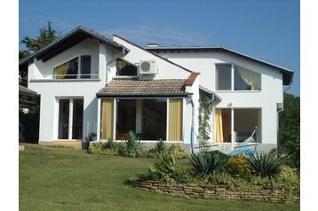 Bulgaria Chata Velika, Exteriorul