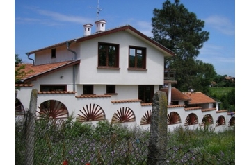Bulgaria Chata Velika, Exteriorul