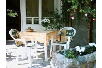 România Penzión Bucureşti, Exteriorul