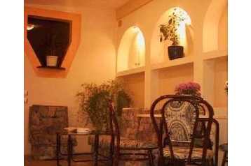 România Penzión Bucureşti, Exteriorul