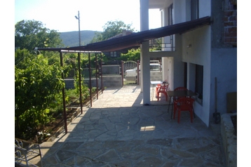 Bułgaria Chata Izgrev, Zewnątrz