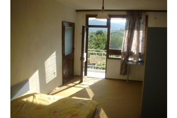 Bułgaria Chata Izgrev, Zewnątrz