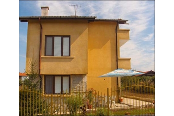 Bułgaria Chata Velika, Zewnątrz