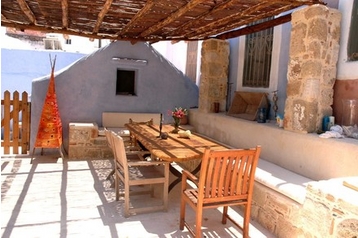 Grèce Chata Koskinou, Extérieur