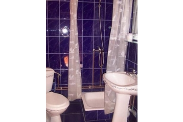 România Chata Moeciu, Exteriorul