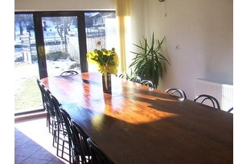 România Chata Moeciu, Exteriorul