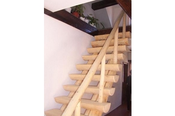 România Chata Moeciu, Exteriorul