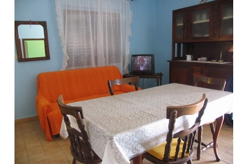 Kroatia Privát Rivanj, Eksteriør