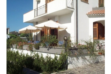 Italia Penzión Locri, Exterior