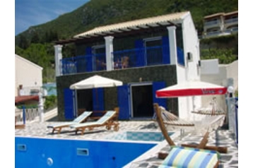 Grecia Chata Paramonas, Esterno