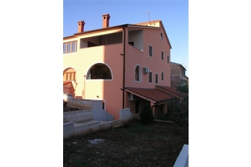 Croacia Byt Pula, Exterior