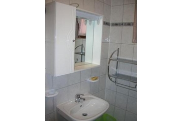 Chorwacja Byt Pula, Zewnątrz