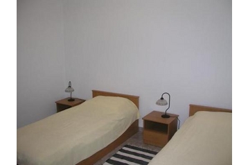 Croazia Byt Pula, Esterno