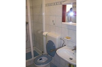 Croazia Byt Pula, Esterno