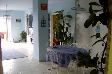 Hungrie Byt Velence, Extérieur