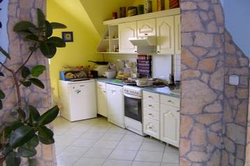 Hungrie Byt Velence, Extérieur