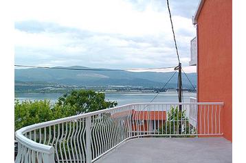 Chorvatsko Privát Arbanija, Exteriér