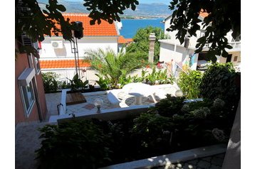 Chorvatsko Privát Arbanija, Exteriér