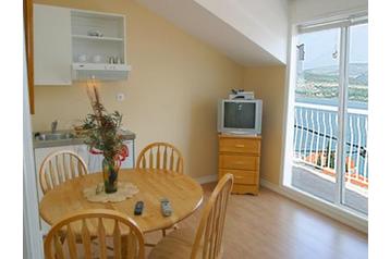 Chorvatsko Privát Arbanija, Exteriér