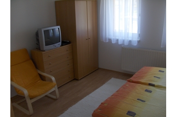 Ungari Privát Kehidakustány, Eksterjöör