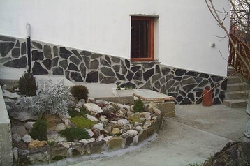 Bulgarija Chata Trjavna, Eksterjeras