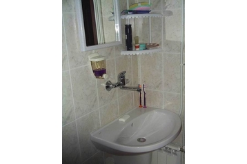 Bulgarija Chata Trjavna, Eksterjeras