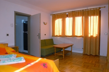 Bułgaria Chata Trojan, Zewnątrz