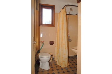 Bułgaria Chata Trojan, Zewnątrz