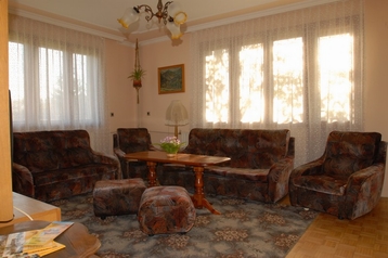 Bułgaria Chata Trojan, Zewnątrz