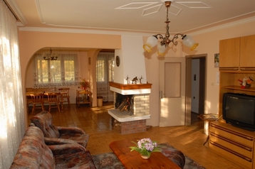 Bułgaria Chata Trojan, Zewnątrz