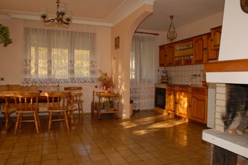 Bułgaria Chata Trojan, Zewnątrz